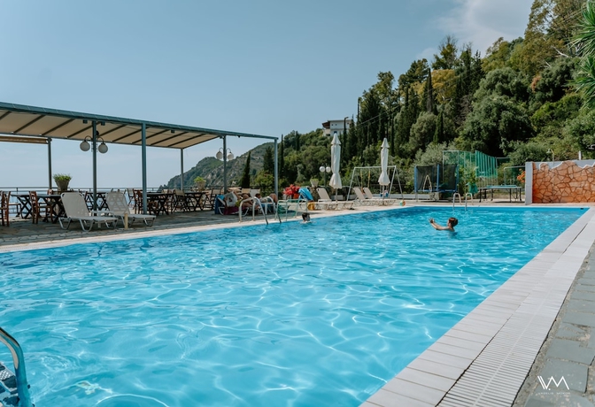 Imagen de la piscina del Hotel Arilla Beach. Foto 18