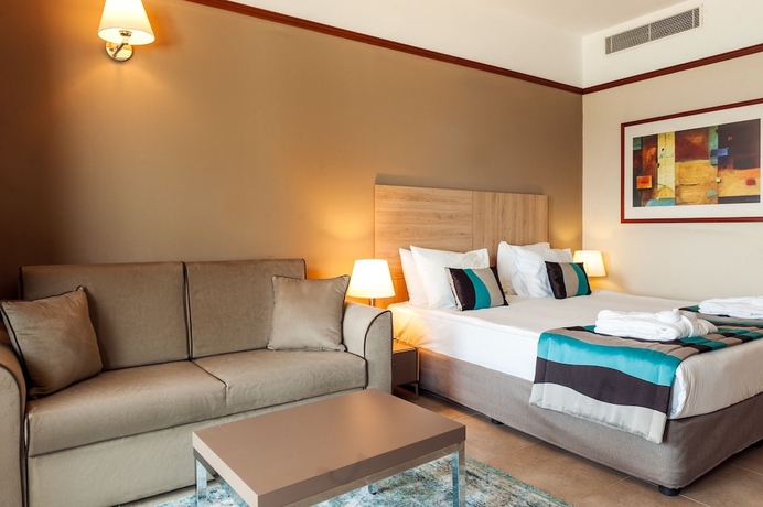 Imagen de la habitación del Hotel Arin Resort. Foto 6