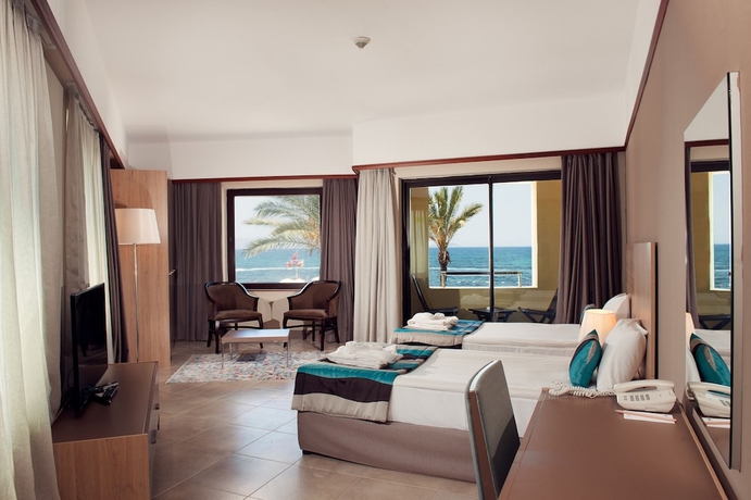 Imagen de la habitación del Hotel Arin Resort. Foto 14