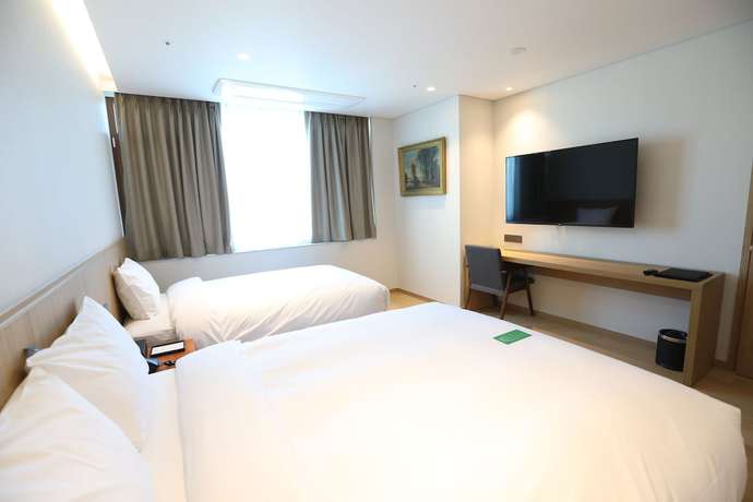 Imagen de la habitación del Hotel Arina. Foto 13