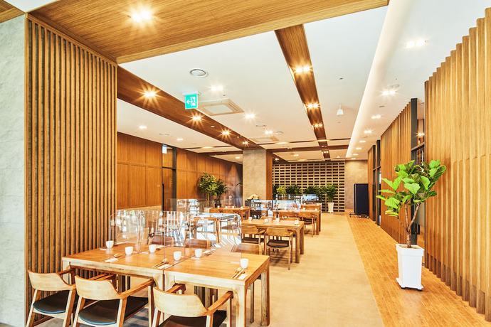 Imagen del bar/restaurante del Hotel Arina. Foto 3