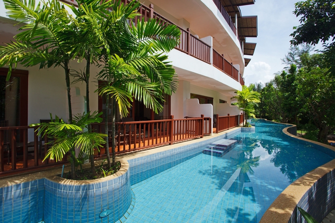 Imagen de la piscina del Hotel Arinara Beach Resort Phuket. Foto 16