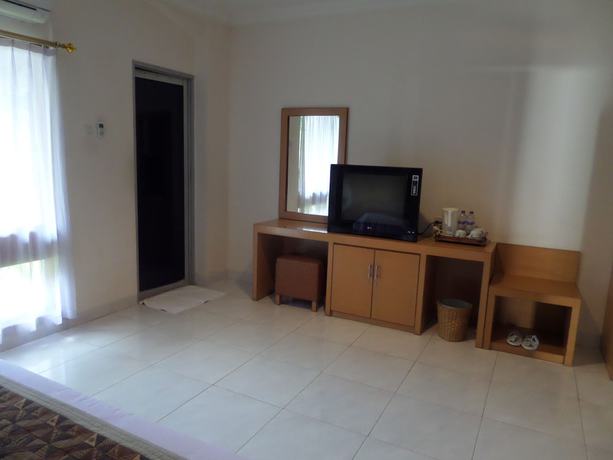 Imagen de la habitación del Hotel Arini. Foto 7