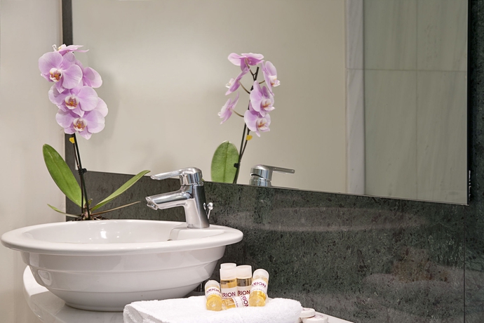 Imagen de la habitación del Hotel Arion Athens. Foto 7