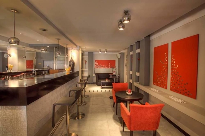 Imagen del bar/restaurante del Hotel Arion Corfu. Foto 2