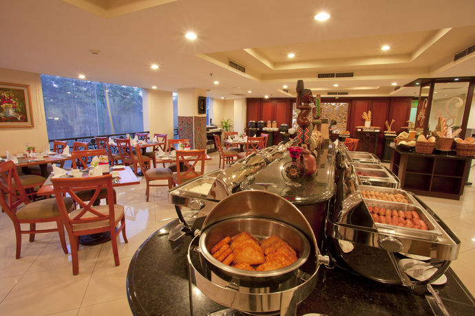 Imagen del bar/restaurante del Hotel Arion Suite Kemang. Foto 2