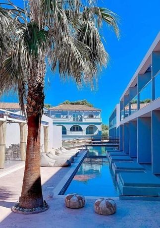Imagen de la piscina del Hotel Ariongreen Riviera. Foto 17