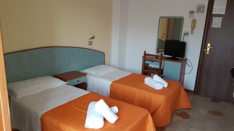 Imagen de la habitación del Hotel Ariosto, Rimini. Foto 13