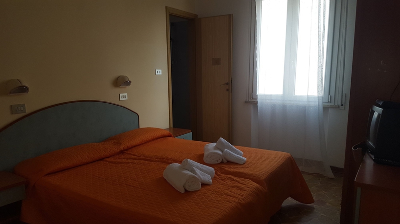 Imagen de la habitación del Hotel Ariosto, Rimini. Foto 15