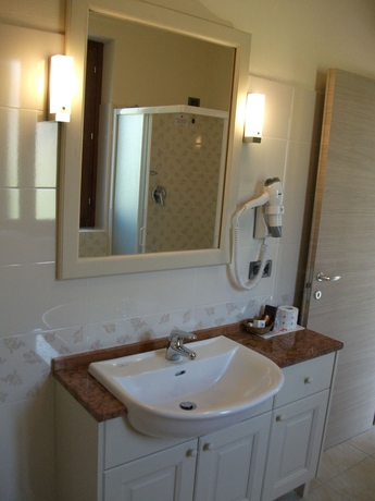 Imagen de la habitación del Hotel Ariotto Village. Foto 6