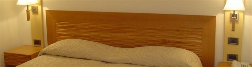 Imagen de la habitación del Hotel Ariotto Village. Foto 7