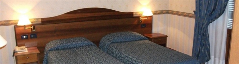 Imagen de la habitación del Hotel Ariotto Village. Foto 8