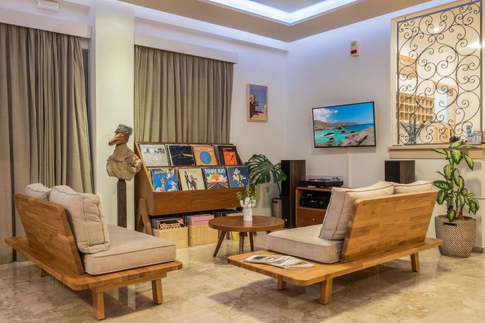 Imagen de los interiores del Hotel Aris. Foto 15