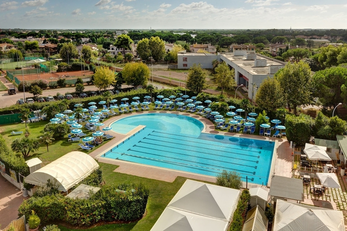 Imagen de la piscina del Hotel Aris Garden. Foto 19