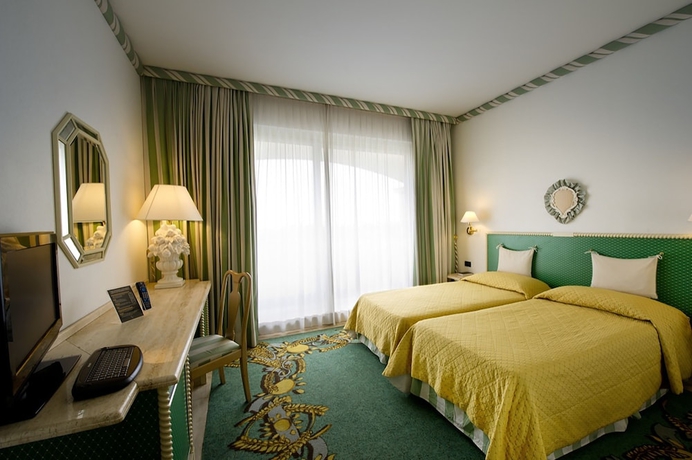 Imagen de la habitación del Hotel Aris Garden. Foto 5