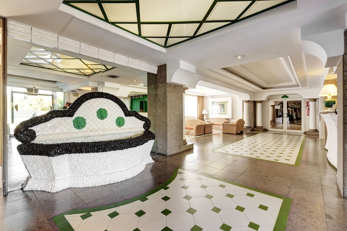 Imagen de los interiores del Hotel Aris Garden. Foto 12