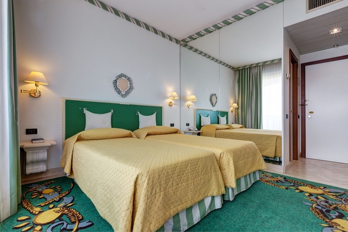 Imagen de la habitación del Hotel Aris Garden. Foto 8