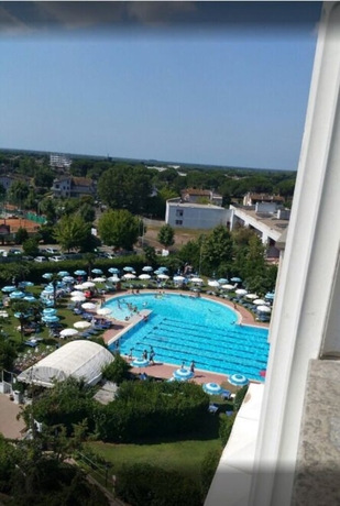 Imagen de la habitación del Hotel Aris Garden. Foto 10