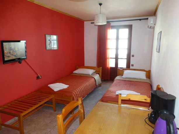 Imagen de la habitación del Hotel Aris Studios. Foto 10
