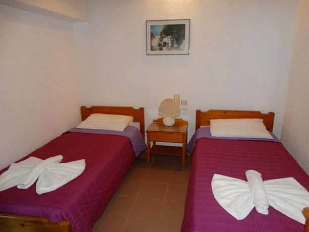 Imagen de la habitación del Hotel Aris Studios. Foto 13