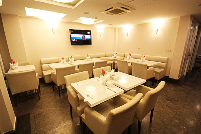 Imagen del bar/restaurante del Hotel Aristocrat. Foto 4
