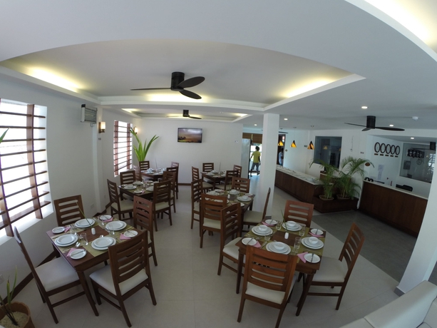 Imagen del bar/restaurante del Hotel Ariston Dhangethi Inn. Foto 3