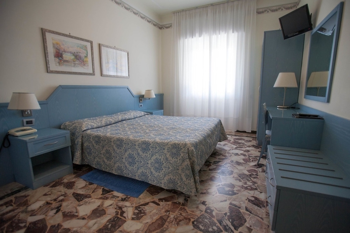 Imagen de la habitación del Hotel Ariston, IMPERIA. Foto 2