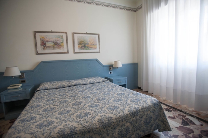 Imagen de la habitación del Hotel Ariston, IMPERIA. Foto 3