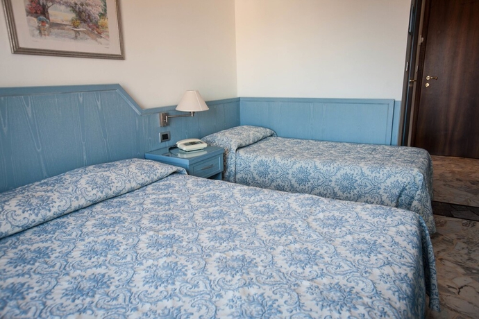 Imagen de la habitación del Hotel Ariston, IMPERIA. Foto 5