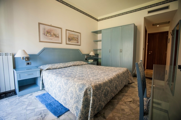 Imagen de la habitación del Hotel Ariston, IMPERIA. Foto 7