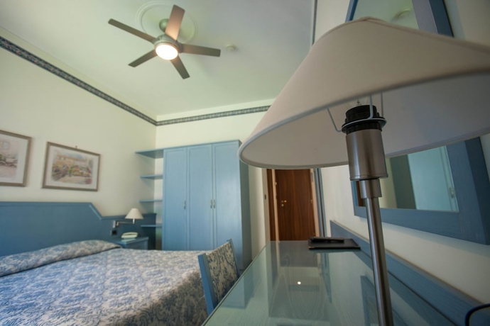 Imagen de la habitación del Hotel Ariston, IMPERIA. Foto 9