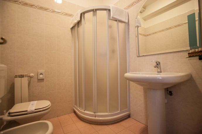 Imagen de la habitación del Hotel Ariston, IMPERIA. Foto 10