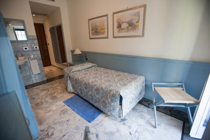 Imagen de la habitación del Hotel Ariston, IMPERIA. Foto 11