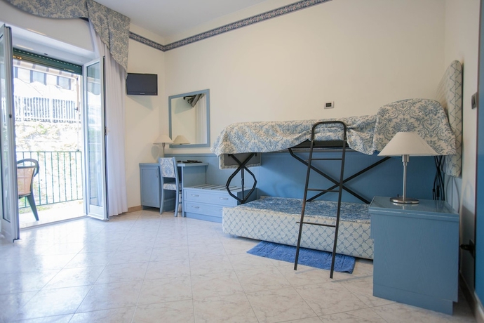 Imagen de la habitación del Hotel Ariston, IMPERIA. Foto 13