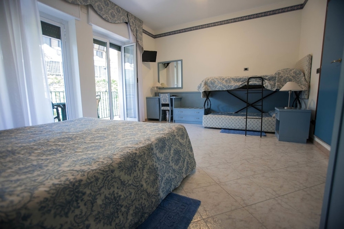 Imagen de la habitación del Hotel Ariston, IMPERIA. Foto 14
