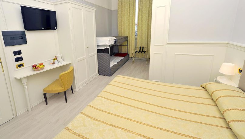 Imagen de la habitación del Hotel Ariston, Livorno. Foto 13