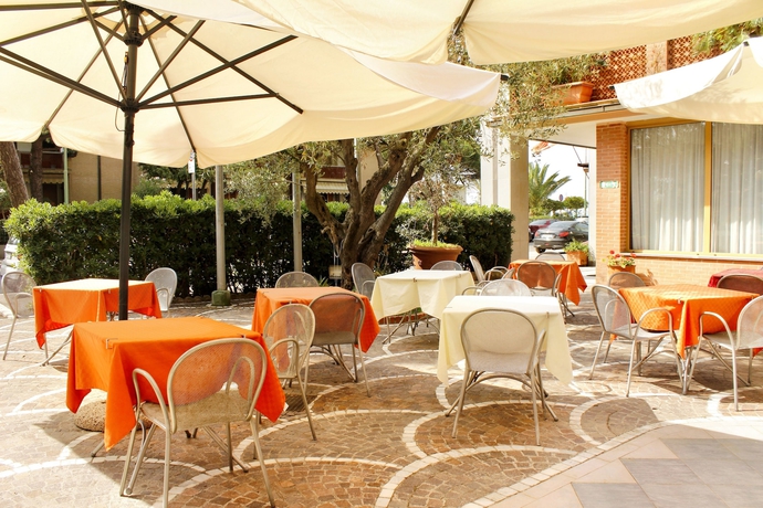 Imagen del bar/restaurante del Hotel Ariston, Marina di Grosseto. Foto 2