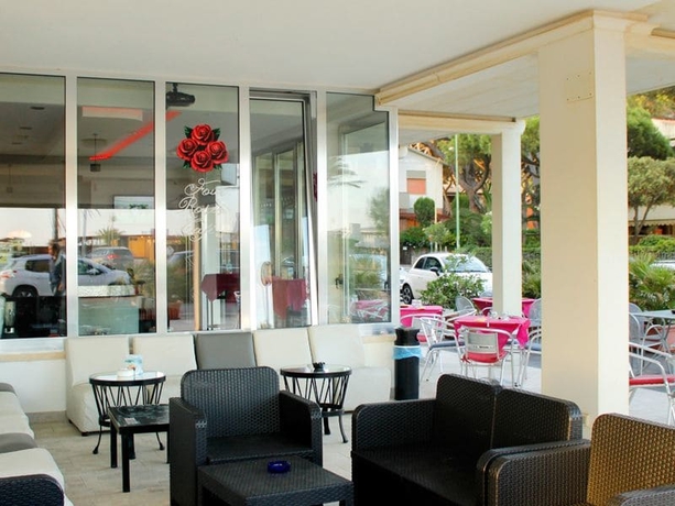 Imagen de los exteriores del Hotel Ariston, Marina di Grosseto. Foto 16