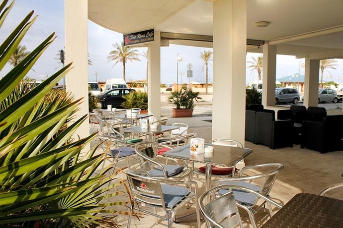 Imagen de los exteriores del Hotel Ariston, Marina di Grosseto. Foto 17