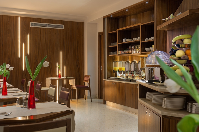 Imagen del bar/restaurante del Hotel Ariston, Milán. Foto 6