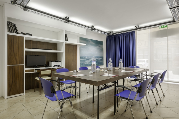 Imagen de los interiores del Hotel Ariston, Milán. Foto 16