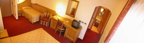 Imagen de la habitación del Hotel Ariston, Molveno. Foto 3