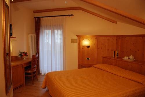 Imagen de la habitación del Hotel Ariston, Molveno. Foto 5