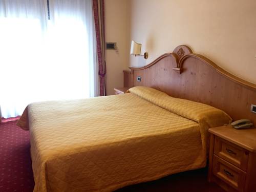 Imagen de la habitación del Hotel Ariston, Molveno. Foto 11