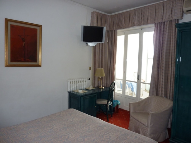 Imagen de la habitación del Hotel Ariston Montecarlo. Foto 4