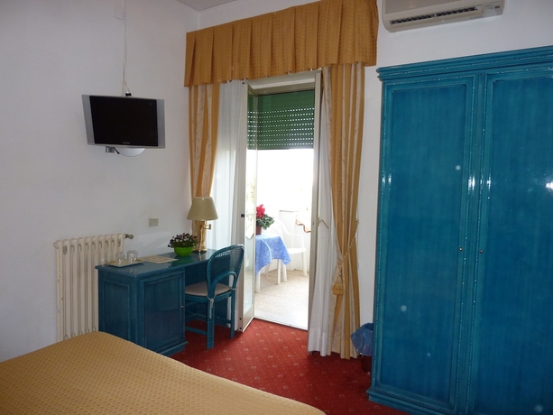 Imagen de la habitación del Hotel Ariston Montecarlo. Foto 11