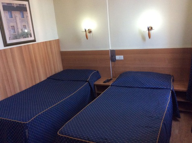 Imagen de la habitación del Hotel Aristote. Foto 2