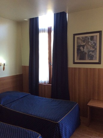 Imagen de la habitación del Hotel Aristote. Foto 3