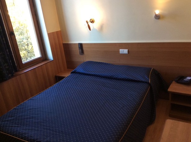 Imagen de la habitación del Hotel Aristote. Foto 6