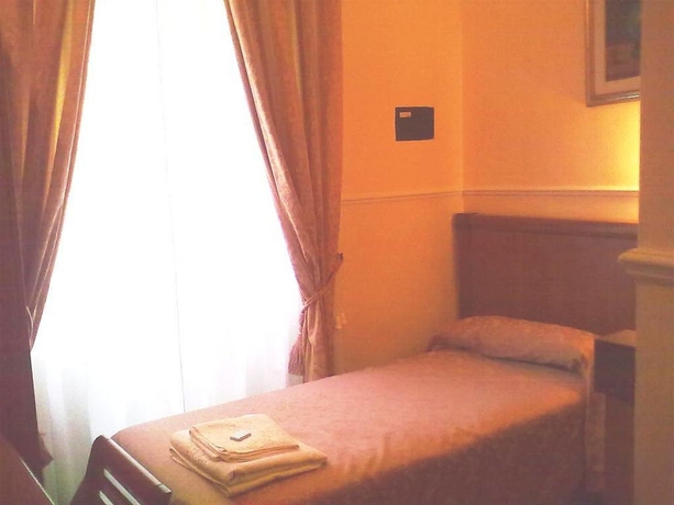 Imagen de la habitación del Hotel Aristotele. Foto 6